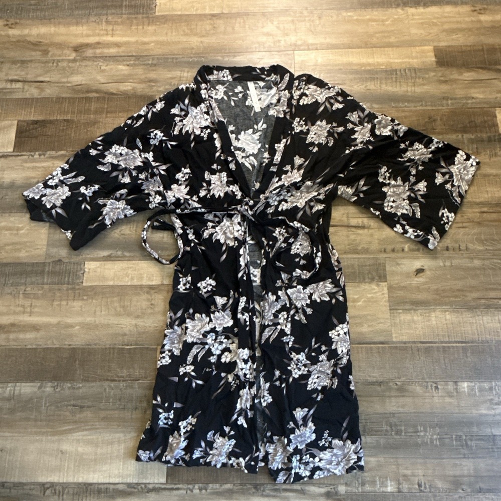 Spiritual Gangster Maya Kimono Robe in Black And White Floral One Size